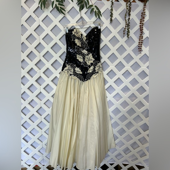 Alyce Designs Dresses & Skirts - Vintage Alyce Designs Strapless Sequin Prom Dress Black Ivory S 8 Formal Gown